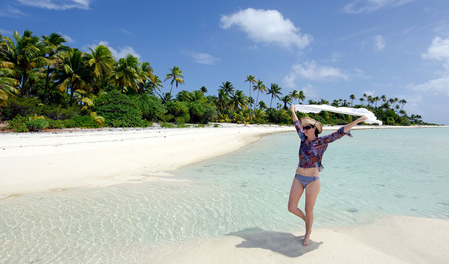 Badeferien Cook Island Palmen Strand Frau Cook Island Strandferien Frau happy