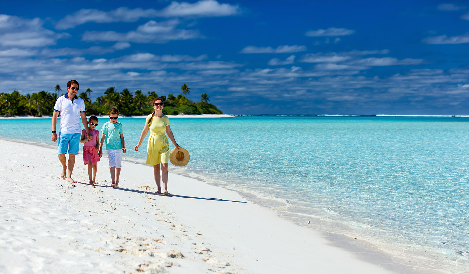 Familie in Samoa am Strand