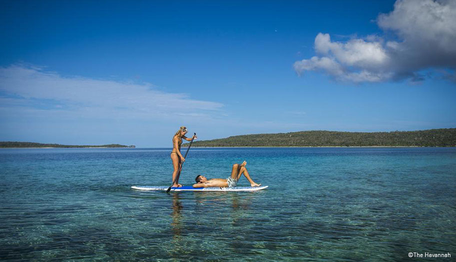 Vanuatu Hochzeitsreisen Paar Surfboard Meer